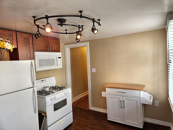 Removed kitchen less than 10-years ago. Still clean and functional.