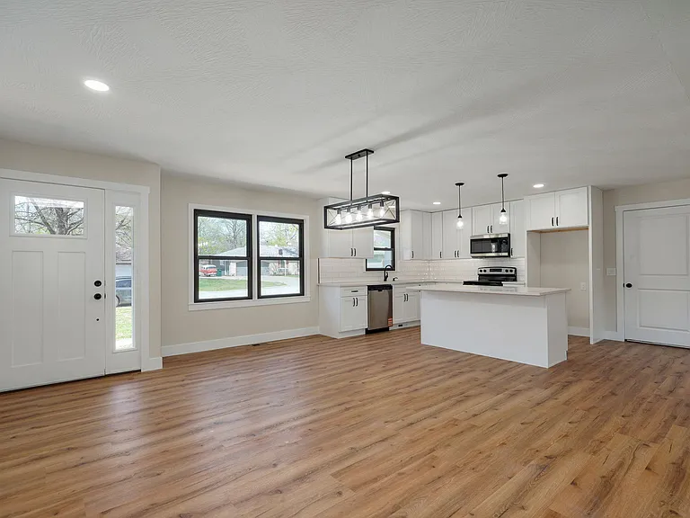 2558 W Village Ln — Photo 11