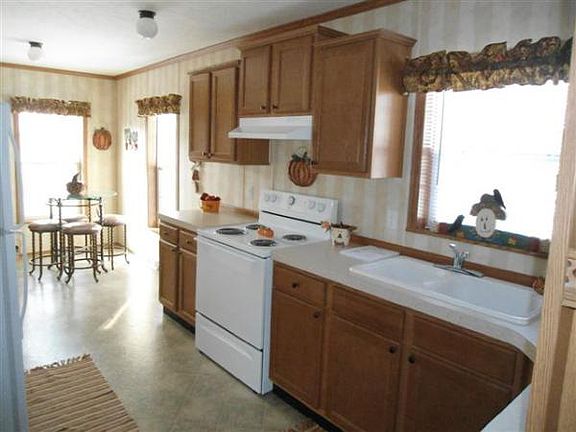 4th image of 24372 Manchester Dr