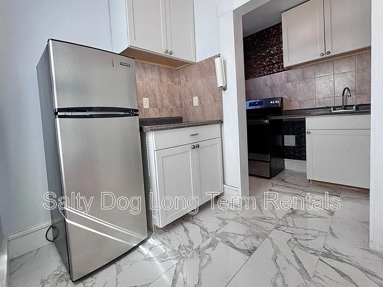 438 N Grandview Ave — Photo 9
