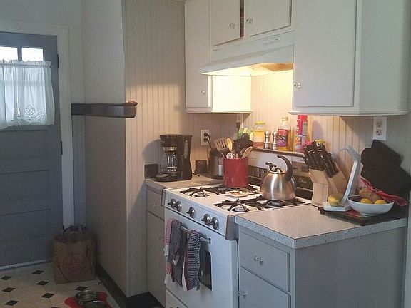 4th image of 2081 Hollydale Ave