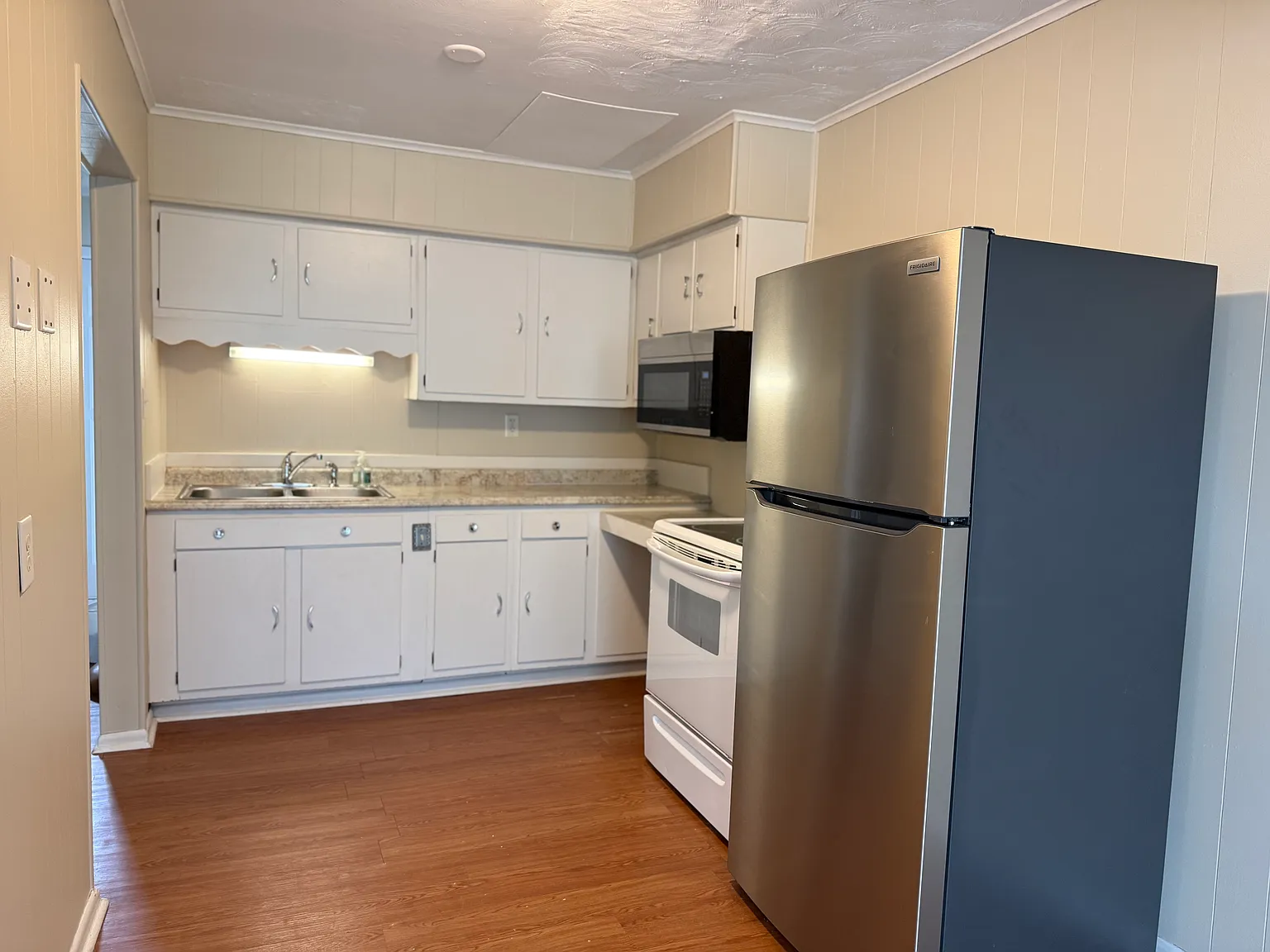 89 N 16th Avenue — Photo 2