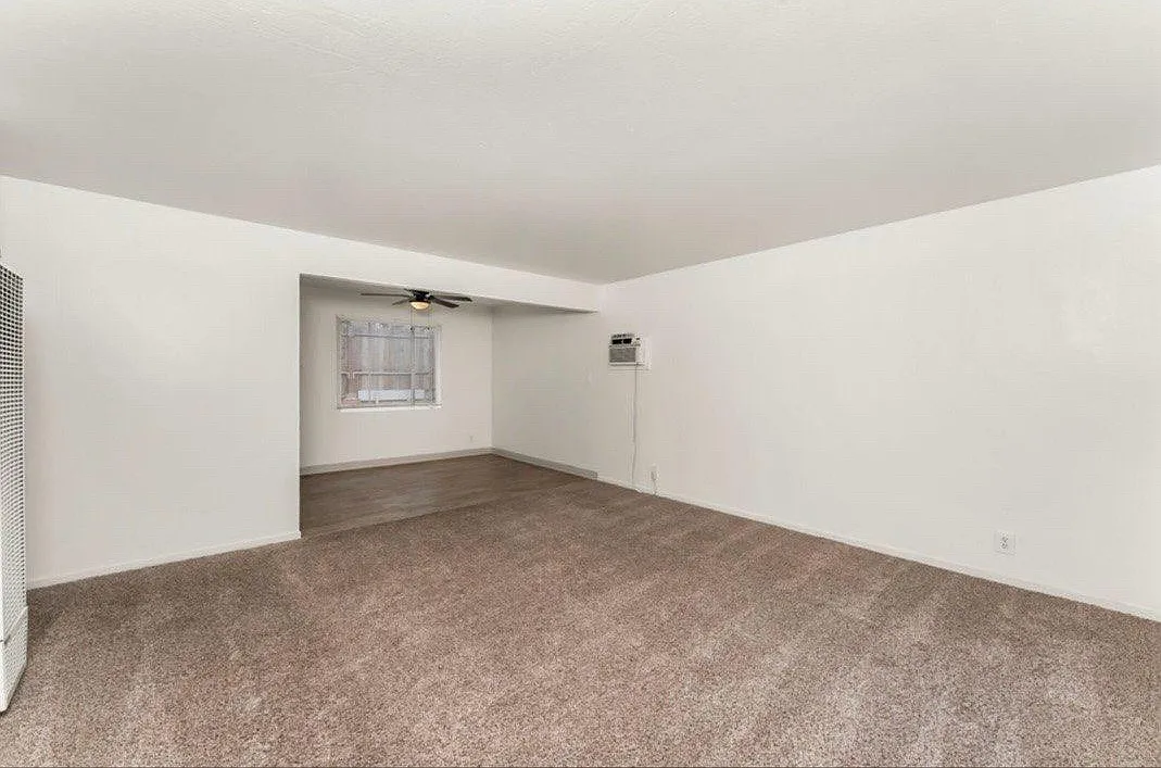 3 bed, 2.5 bath, 1895 sqft, $1,999 — Photo 2