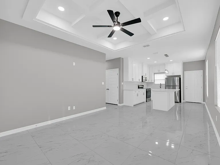 103 S Dove St #C — Photo 2