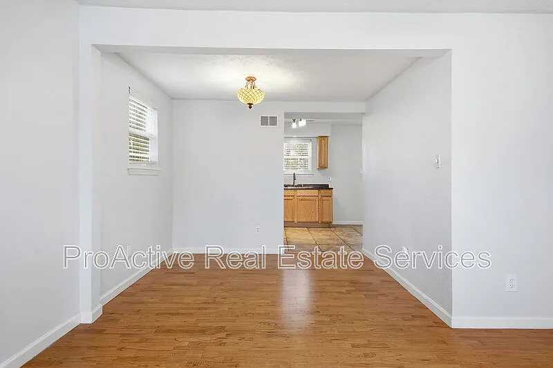 4 bed, 2.5 bath, 1386 sqft, $1,800 — Photo 4