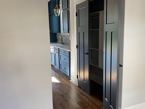 3rd image of 10036 Castleglen Ln
