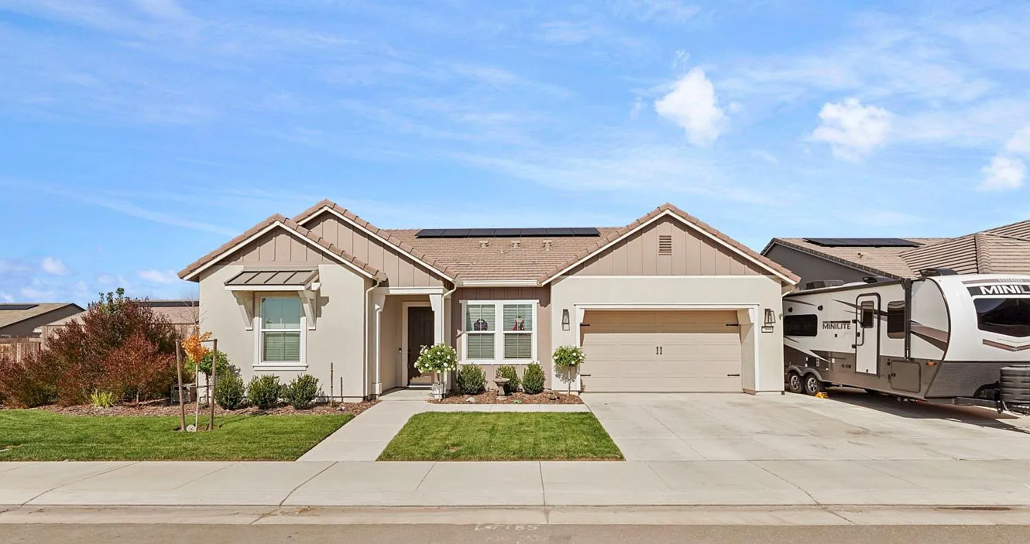 2891 Wisteria Dr photo 1