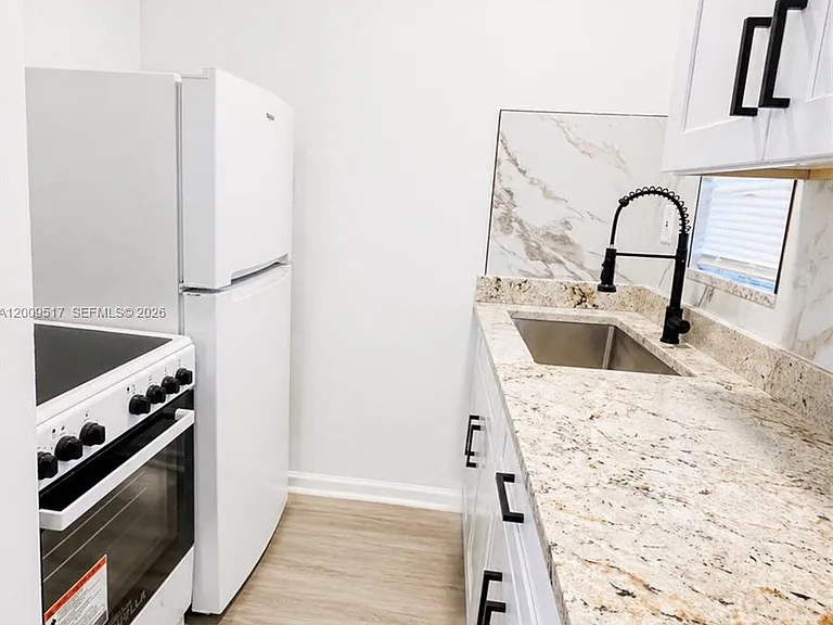1121 NE 2nd St #205 — Photo 6