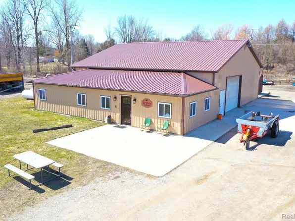 3973 Gosline Rd, Marlette, MI 48453