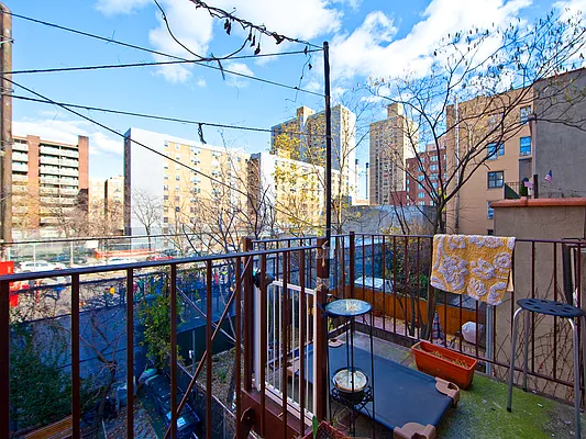 Rented by R New York | media 22