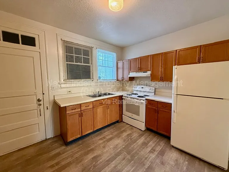 2309 College St — Photo 11
