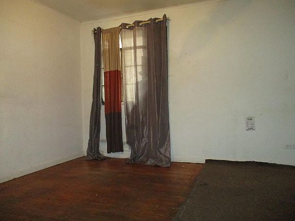 3rd image of 14309 S Clark St