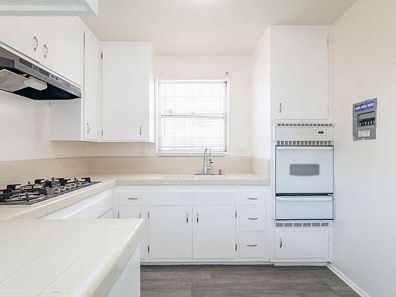 4th image of 304 N Market St APT 1