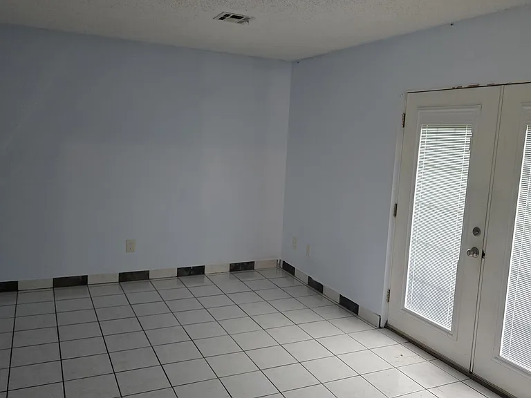 114 N Cherokee St — Photo 13