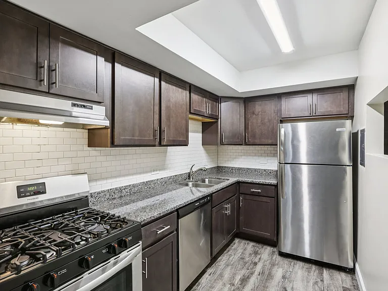 Crystal Lake Apartments — Photo 31