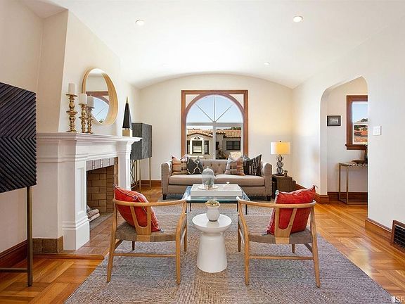 4th image of 176 Evelyn Way