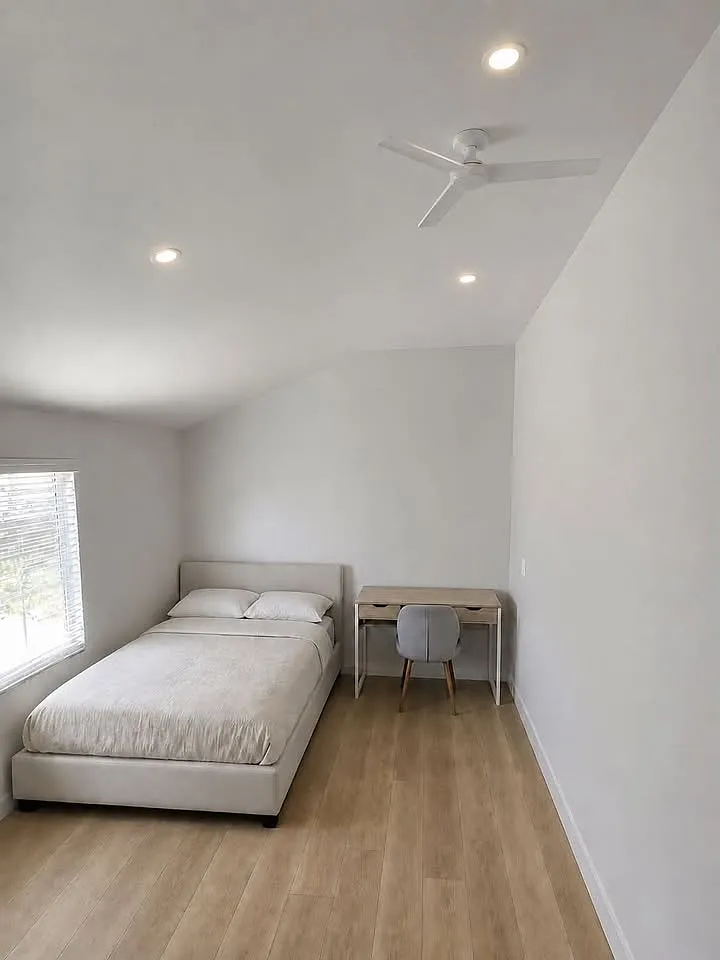 3 bed, 990 sqft, $3,900 — Photo 2
