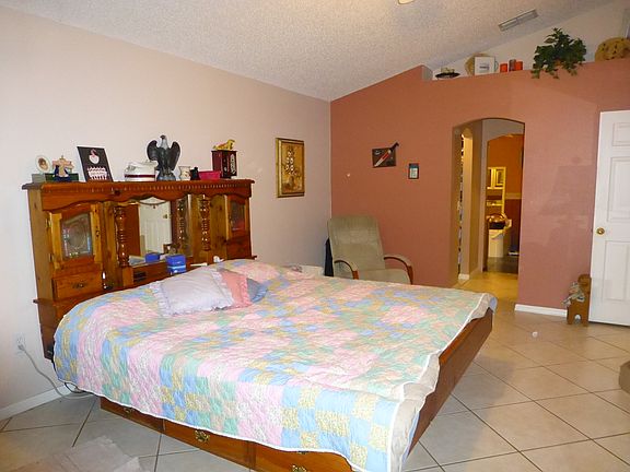 5th image of 1588 Amboy Dr