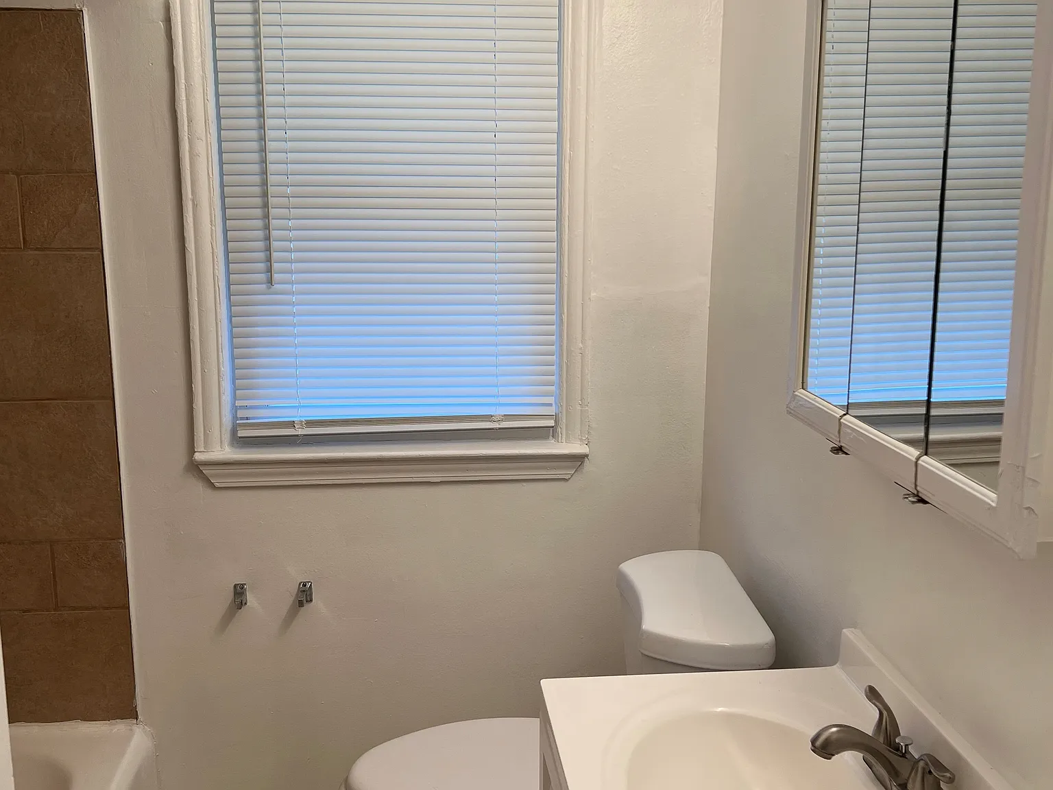 Very clean northwest bungalow. 3 Large bedrooms — Photo 4