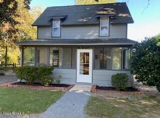 135 W Baltimore Ave, West End, NC 28373
