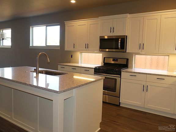 3rd image of 1041 NE Sunrise St Lot 90