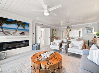 9103 Vanderbilt Dr APT 208, Naples, FL 34108