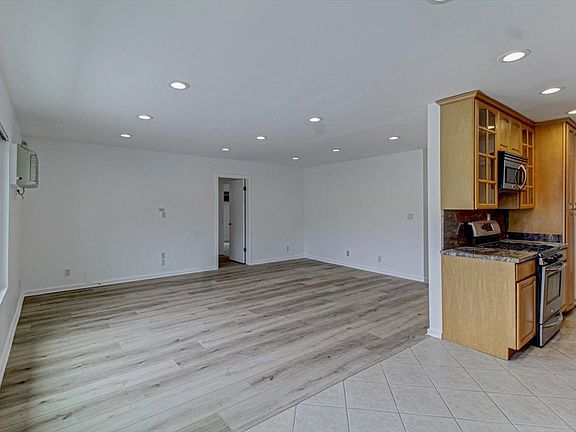 4th image of 3907 La Crescenta Ave #209-1