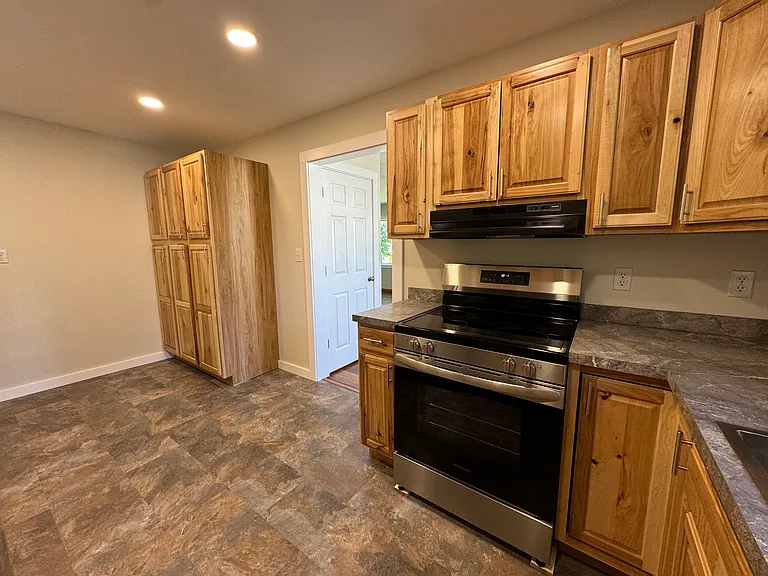 928 Meadow Dr — Photo 16