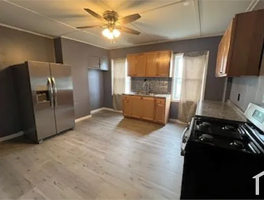 1016 Steuben St — Photo 2