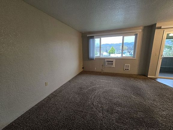 3rd image of 146 Atkinson Ct #24
