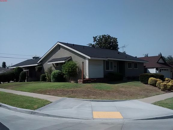 3rd image of 12912 Woodlawn Ave