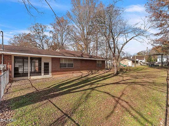 2nd image of 125 Passons Rd