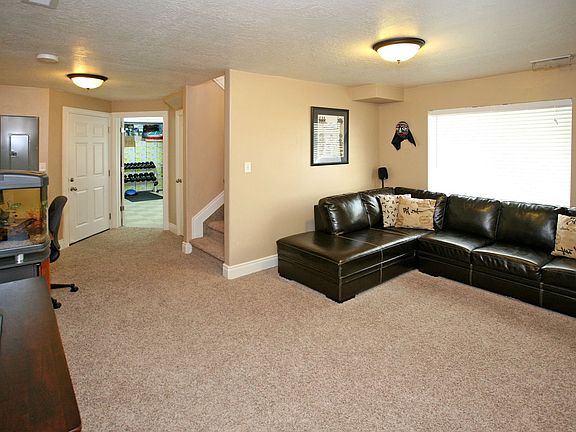 4th image of 2981 E Somerset Dr