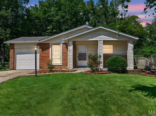 1611 Autumn Hill Dr, O'Fallon, MO 63366