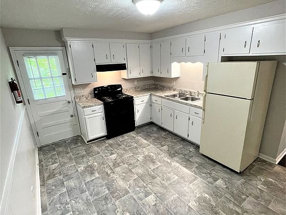4th image of 408 Martha Ln APT C