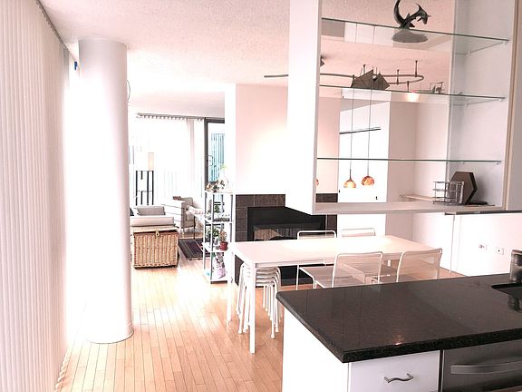 5th image of 3120 S Indiana Ave Unit 407