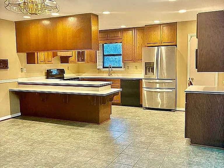 7221 Lakewood Rd — Photo 3