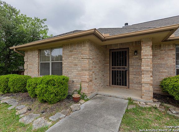 5th image of 412 E Tanglewood Dr