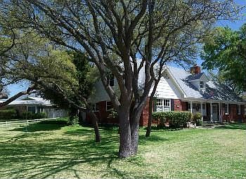 3rd image of 101 Oakmont Cir