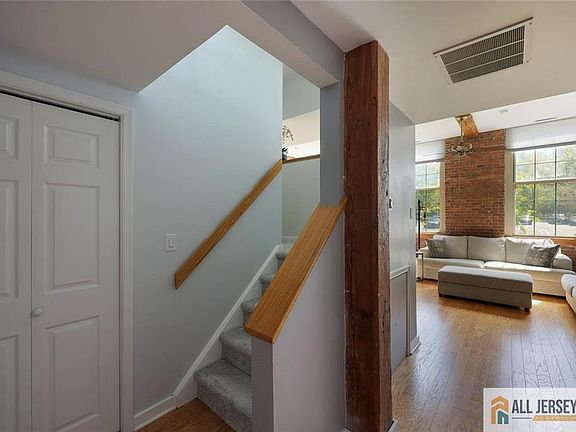 5th image of 40 Washington Ave APT 13