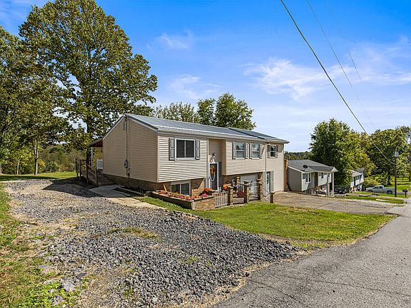 3rd image of 260 Walker Manor Circle