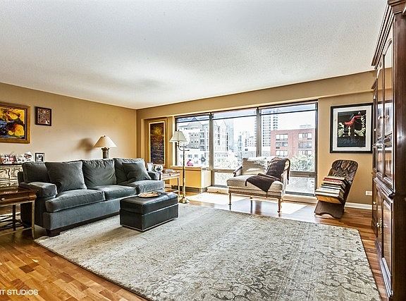 3rd image of 1143 S Plymouth Ct APT 403