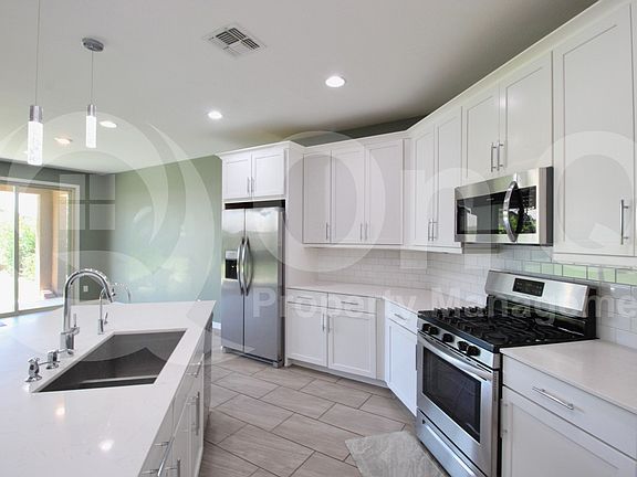 4th image of 2207 E Citadel Dr