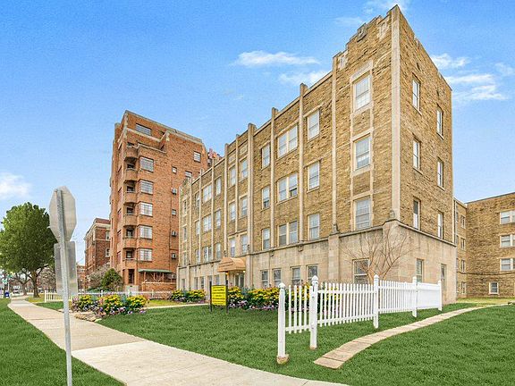 2nd image of 2374 Euclid Heights Blvd #2B-1Ba-840Sqft