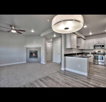 2nd image of 2608 Kansas Dr #H