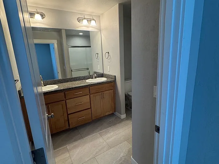 134.28x - 1861 & 1863 Lillian St. — Photo 10