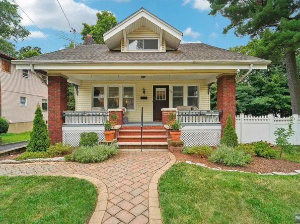 68 E Prospect St, Waldwick, NJ 07463
