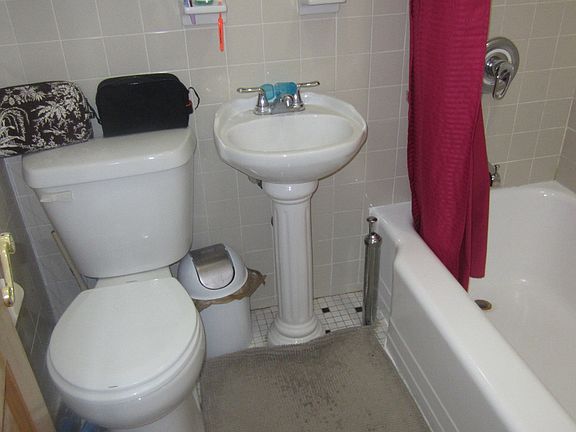2nd image of 111 W 68th St Frnt 1