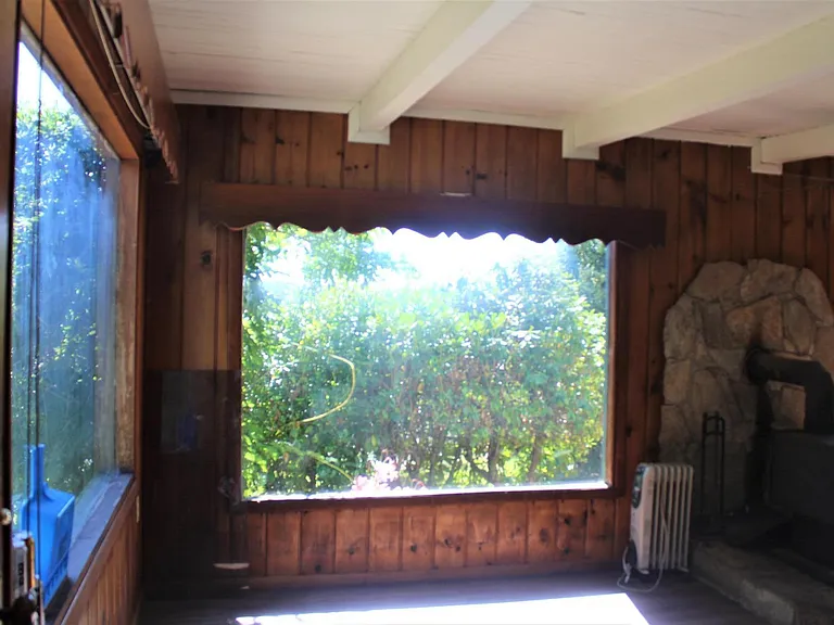 1523 Yaquina Bay Rd — Photo 2