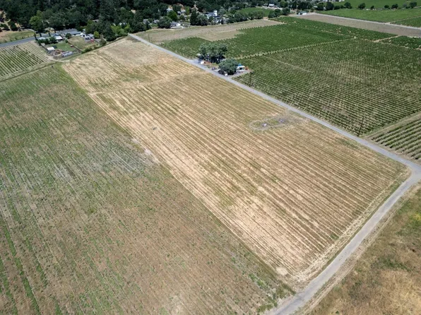 835 Dry Creek Road, Healdsburg, CA 95448